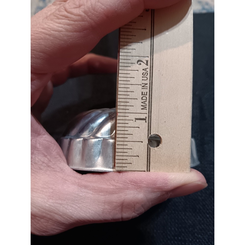 Vintage Aluminum Mini Jello Molds Set of 6 Silver Round Swirl Fluted 3.5 Inch - Picture 6 of 6